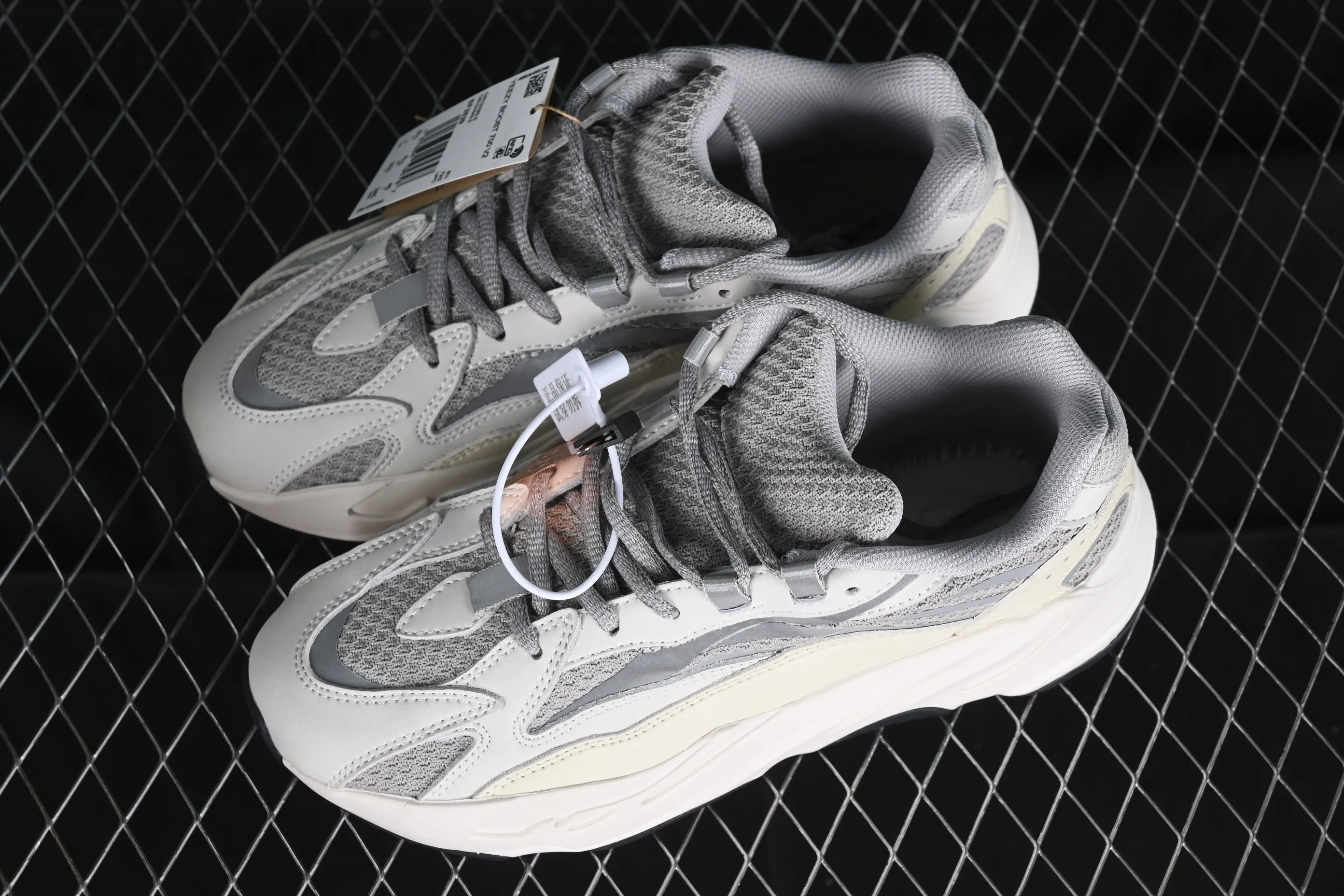 All Categories Ad Yeezy Coconut Series G Version Ad Yeezy Boost 700 V2 "Static" EF2829 Kanye Coconut 700 3M Reflective Running Shoes